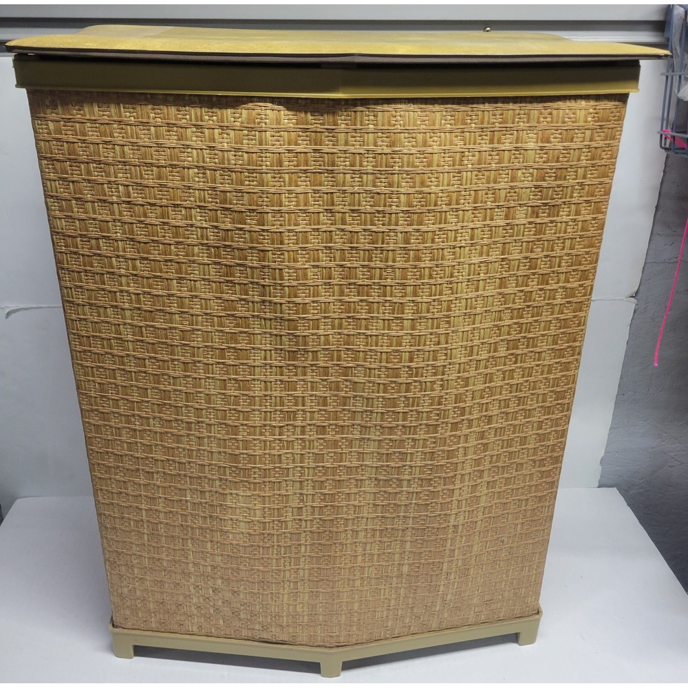 Vintage Mid Century Woven Wicker Style Laundry Hamper Harvest‎ Gold Vinyl Lid